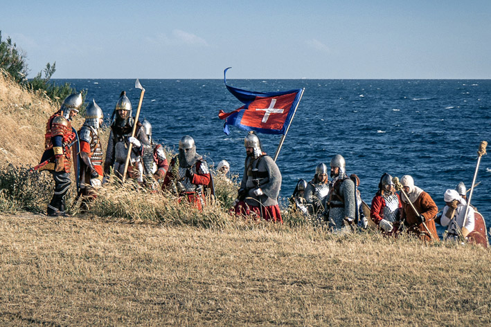 Des Normands débarquent sur les côtes françaises - © Migral